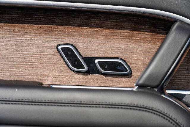 2025 Land Rover Range Rover P400 SE LWB