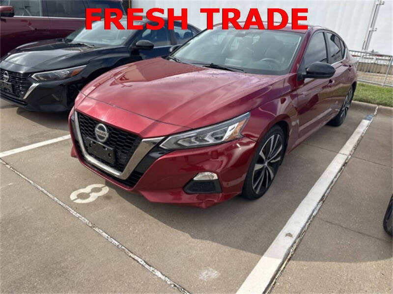 2021 Nissan Altima SR's photo