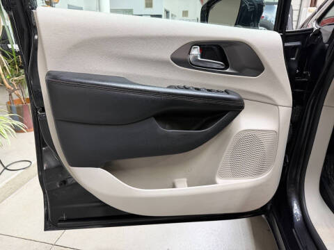 2020 Chrysler Pacifica Touring