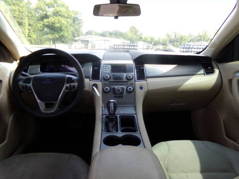 2017 Ford Taurus SE