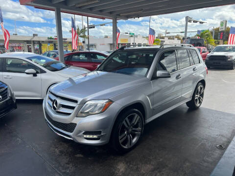 2015 Mercedes-Benz GLK for sale at American Auto Sales in Hialeah FL