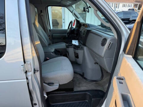 2013 Ford E-Series E-350 SD XLT