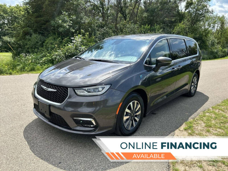 2023 Chrysler Pacifica Hybrid Touring L's photo