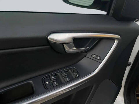 2016 Volvo XC60 T5 Drive-E Premier