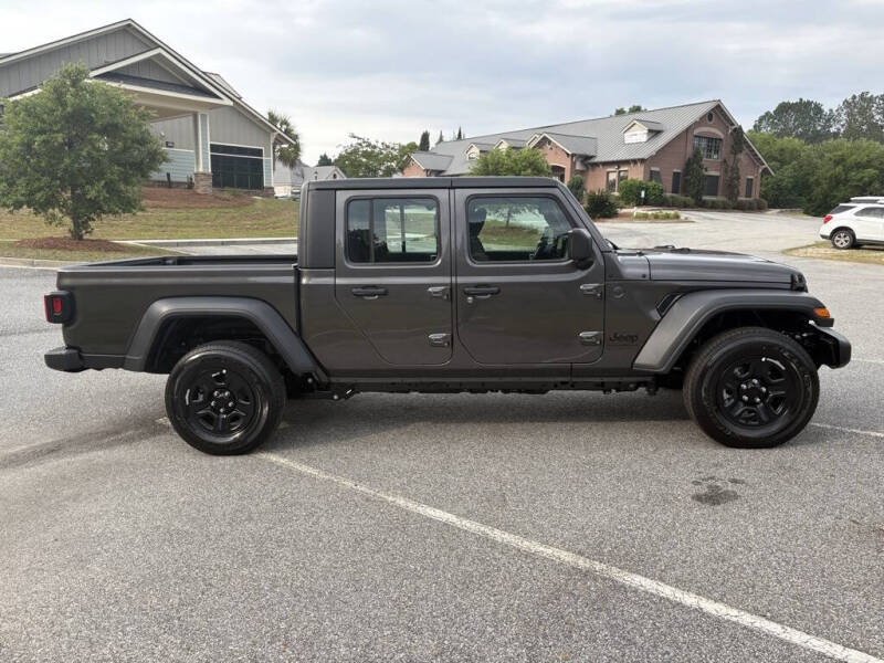2025 Jeep Gladiator Sport