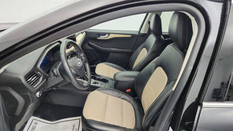 2021 Ford Escape Hybrid Titanium