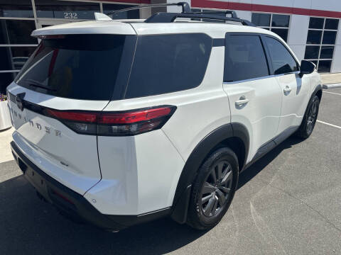 2022 Nissan Pathfinder SV