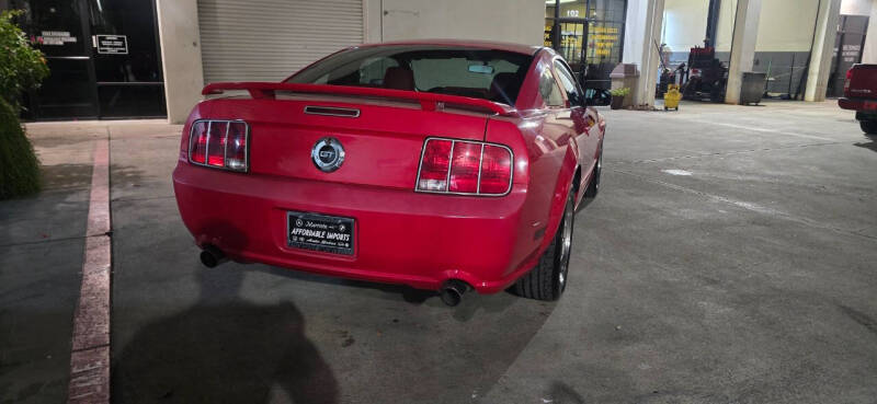 2005 Ford Mustang GT Deluxe