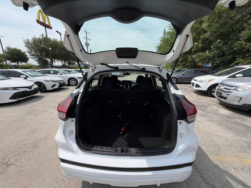 2023 Nissan Kicks SV