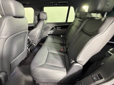 2025 Land Rover Range Rover P400 SE LWB