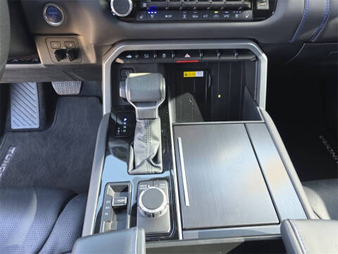 2023 Toyota Tundra Platinum HV