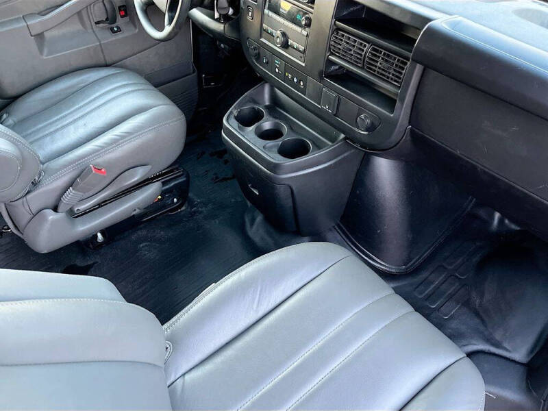 2025 Chevrolet Express 2500