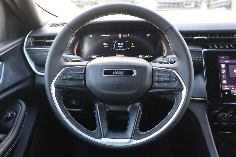 2025 Jeep Grand Cherokee Laredo