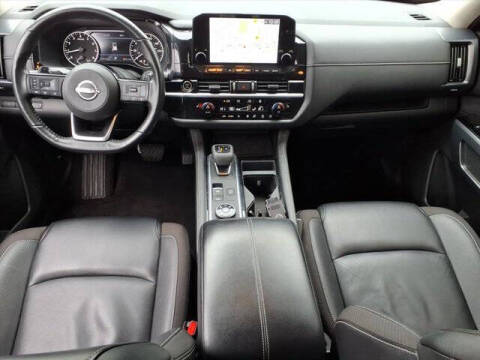 2023 Nissan Pathfinder SL