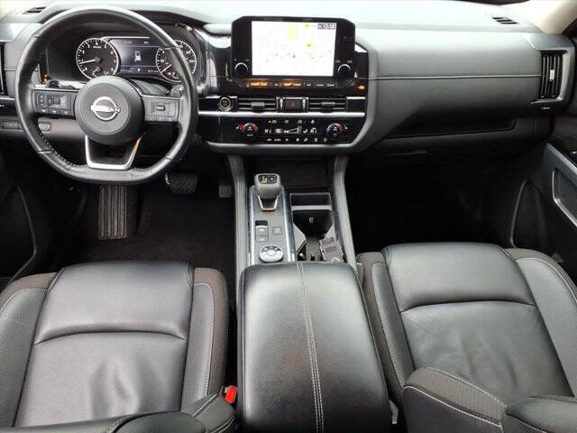 2023 Nissan Pathfinder SL