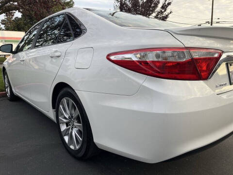 2017 Toyota Camry Hybrid XLE