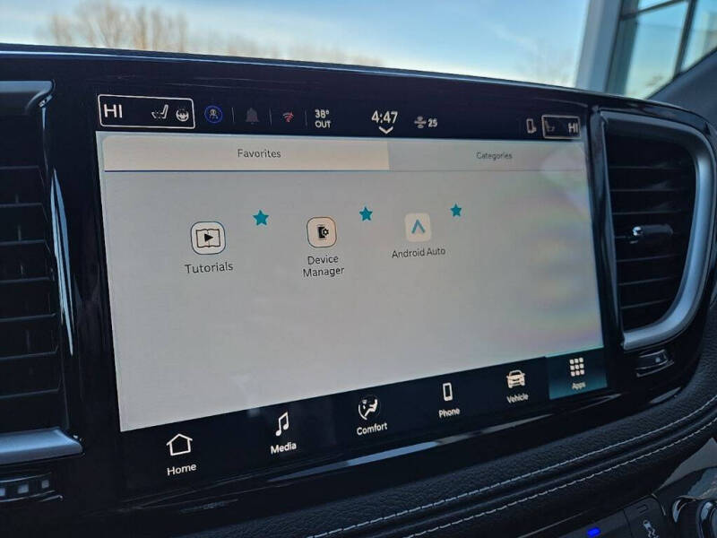 2026 Chrysler Pacifica Select