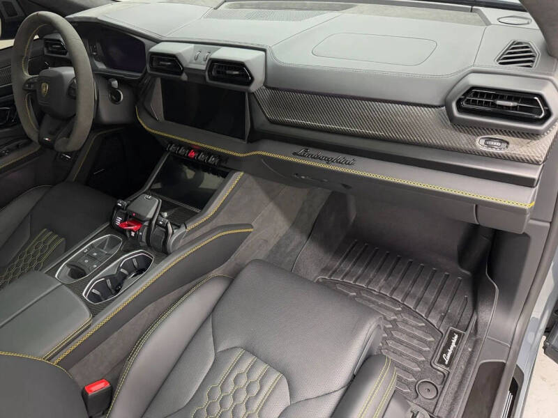 2025 Lamborghini Urus SE