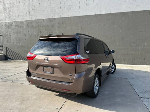 2020 Toyota Sienna LE Mobility 7-Passenger