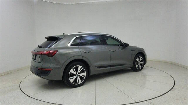 2024 Audi Q8 e-tron quattro Premium