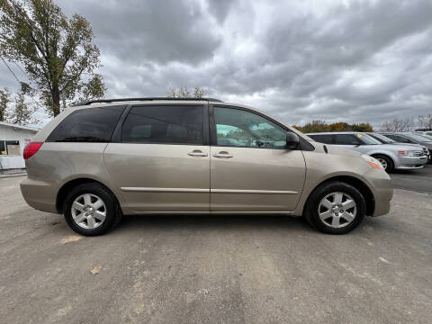 2009 Toyota Sienna LE 7-Passenger