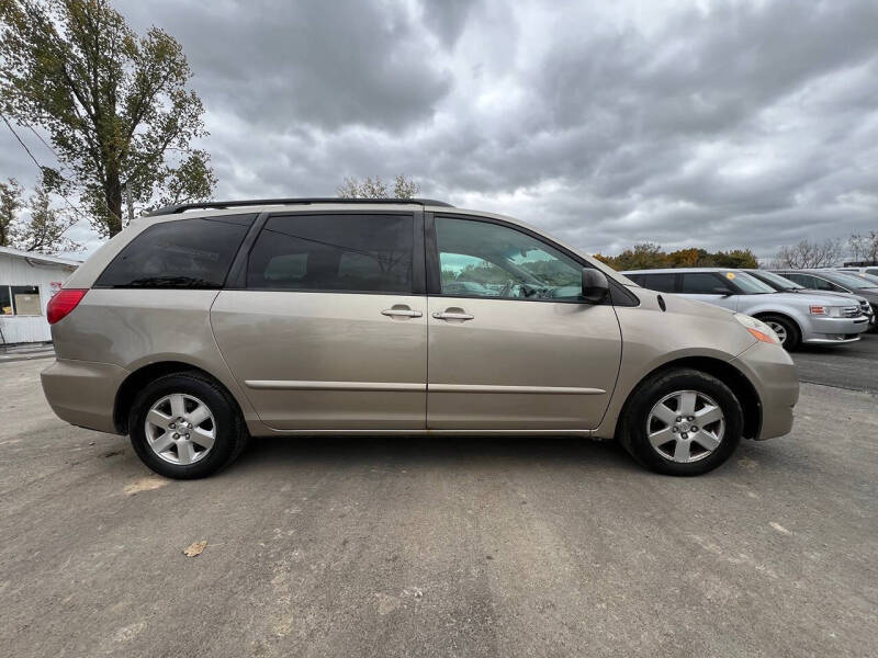 2009 Toyota Sienna LE 7-Passenger
