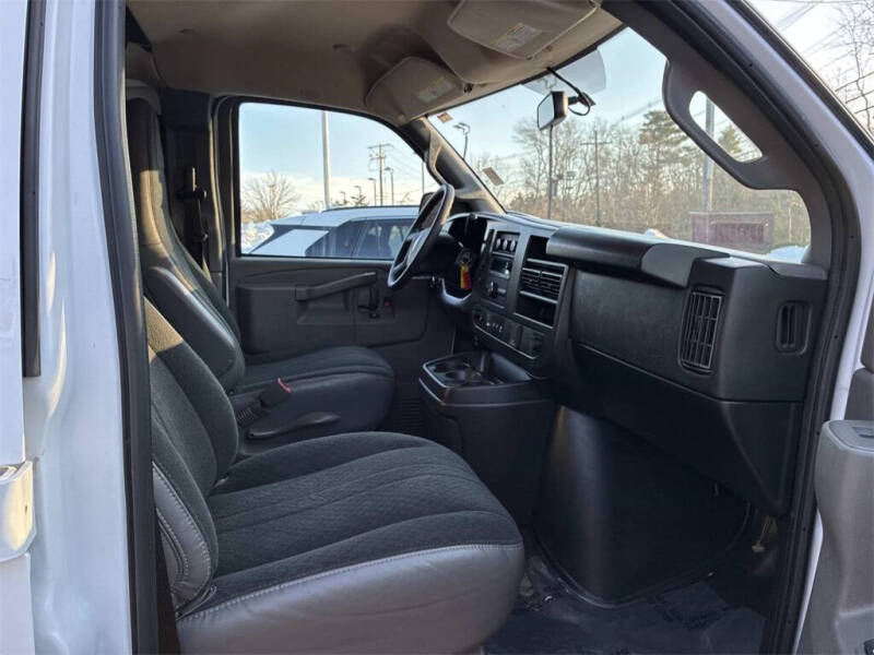 2024 GMC Savana 2500