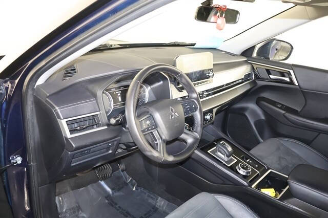 2023 Mitsubishi Outlander SE