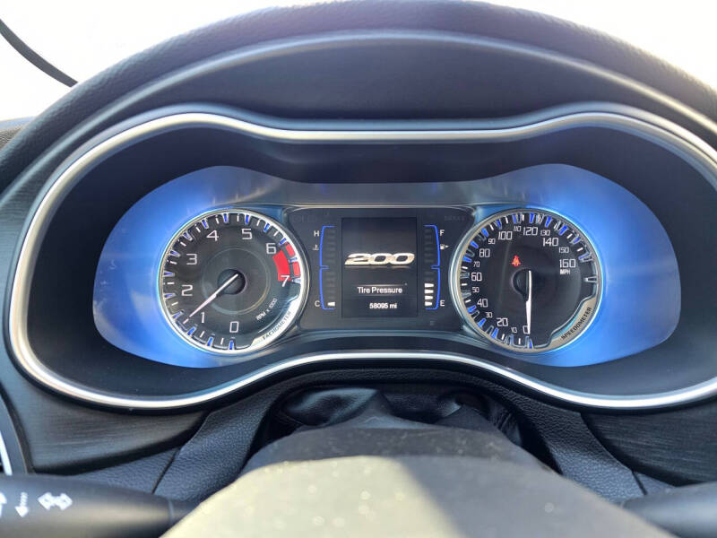 2015 Chrysler 200 LX