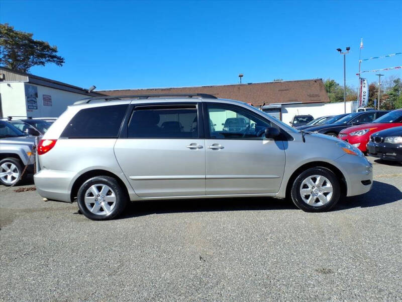 2009 Toyota Sienna LE 7-Passenger