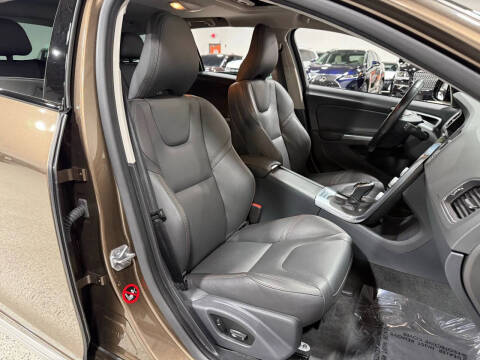 2016 Volvo V60 Cross Country T5