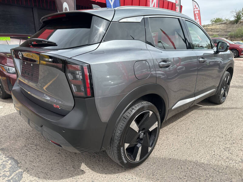 2025 Nissan Kicks SR