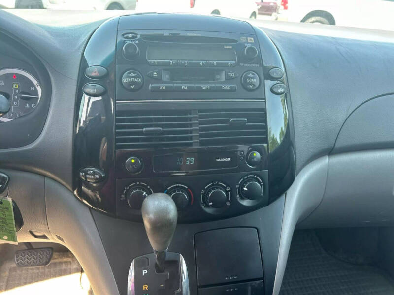 2004 Toyota Sienna