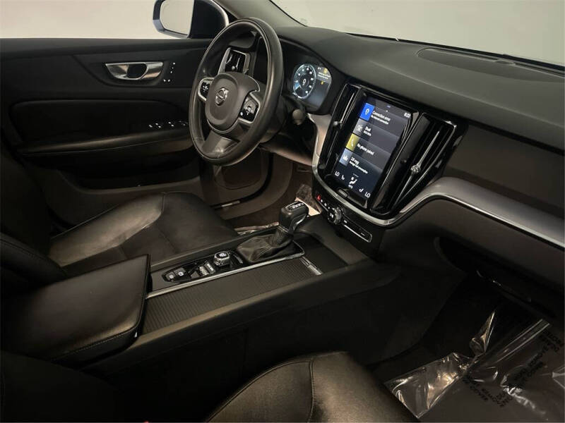 2020 Volvo S60 T5 Momentum