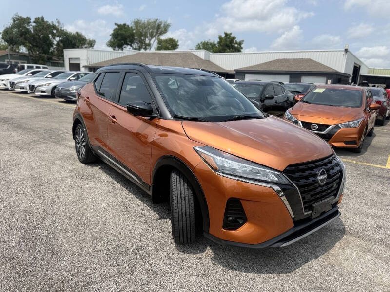 2023 Nissan Kicks SR