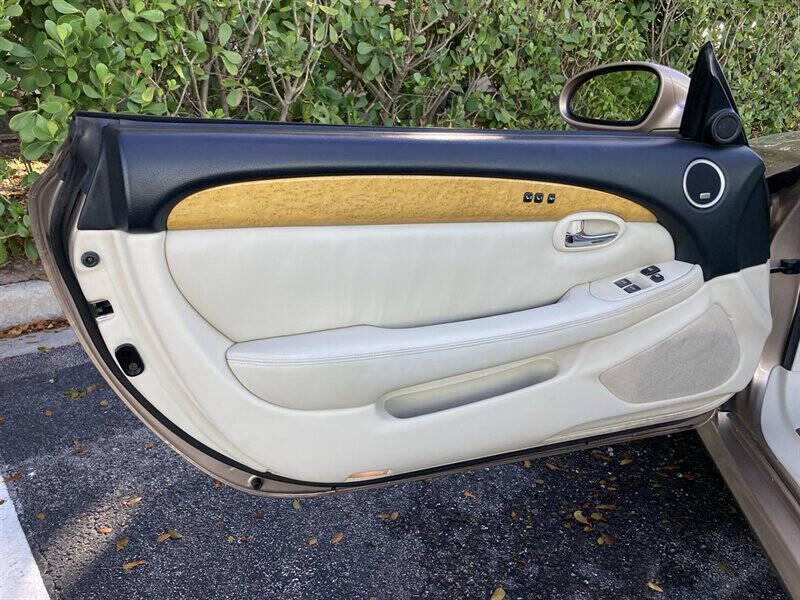 2004 Lexus SC 430