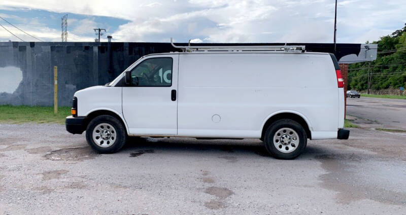 2013 Chevrolet Express Cargo null photo 8