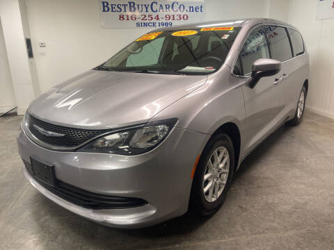 2017 Chrysler Pacifica for sale at Best Buy Car Co in Independence MO