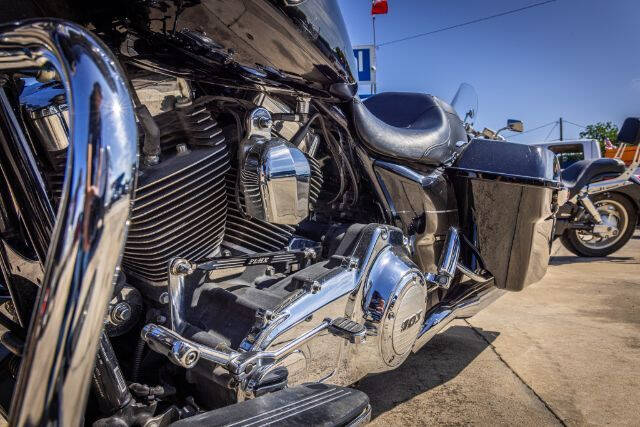 2011 Harley-Davidson FLHXI