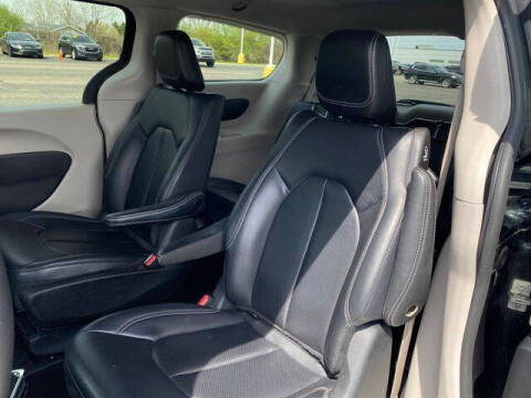 2024 Chrysler Pacifica Plug-In Hybrid Select