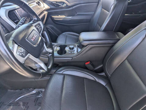 2023 GMC Acadia SLT