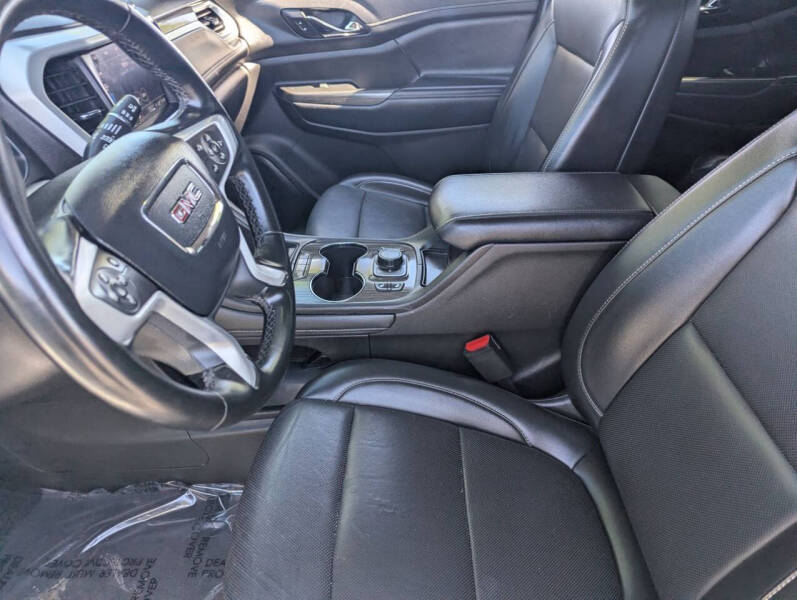 2023 GMC Acadia SLT