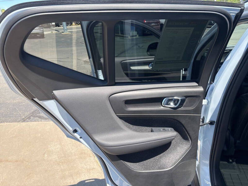 2024 Volvo XC40 B5 Plus Dark Theme