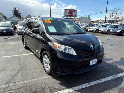 2016 Toyota Sienna LE 8-Passenger