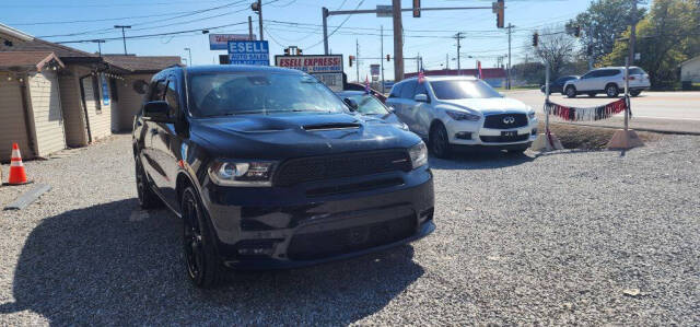 2018 Dodge Durango for sale at ESELL AUTO SALES in Cahokia, IL