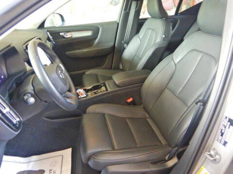 2025 Volvo XC40 B5 Plus Bright Theme