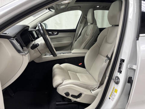 2023 Volvo XC60 B6 Ultimate Bright Theme