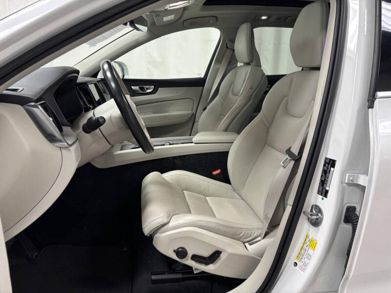 2023 Volvo XC60 B6 Ultimate Bright Theme