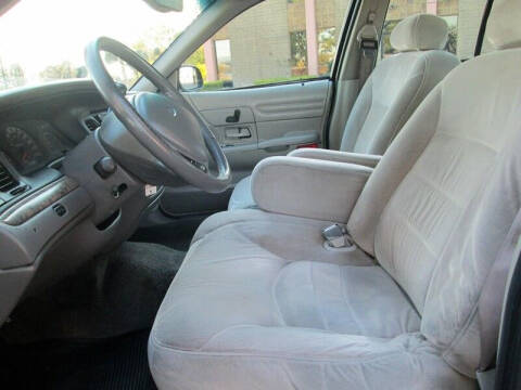 2000 Ford Crown Victoria LX