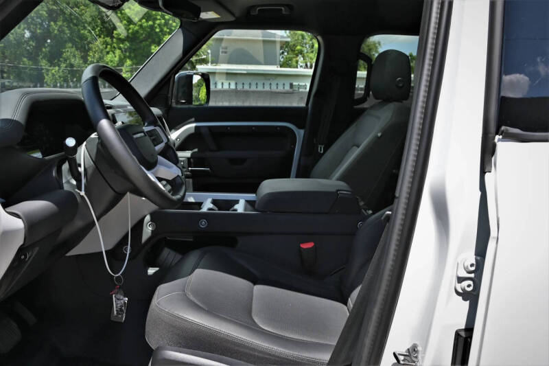 2025 Land Rover Defender 110 P300 S